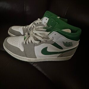 Air Jordan 1 Mid SE 'Grey Pine Green'